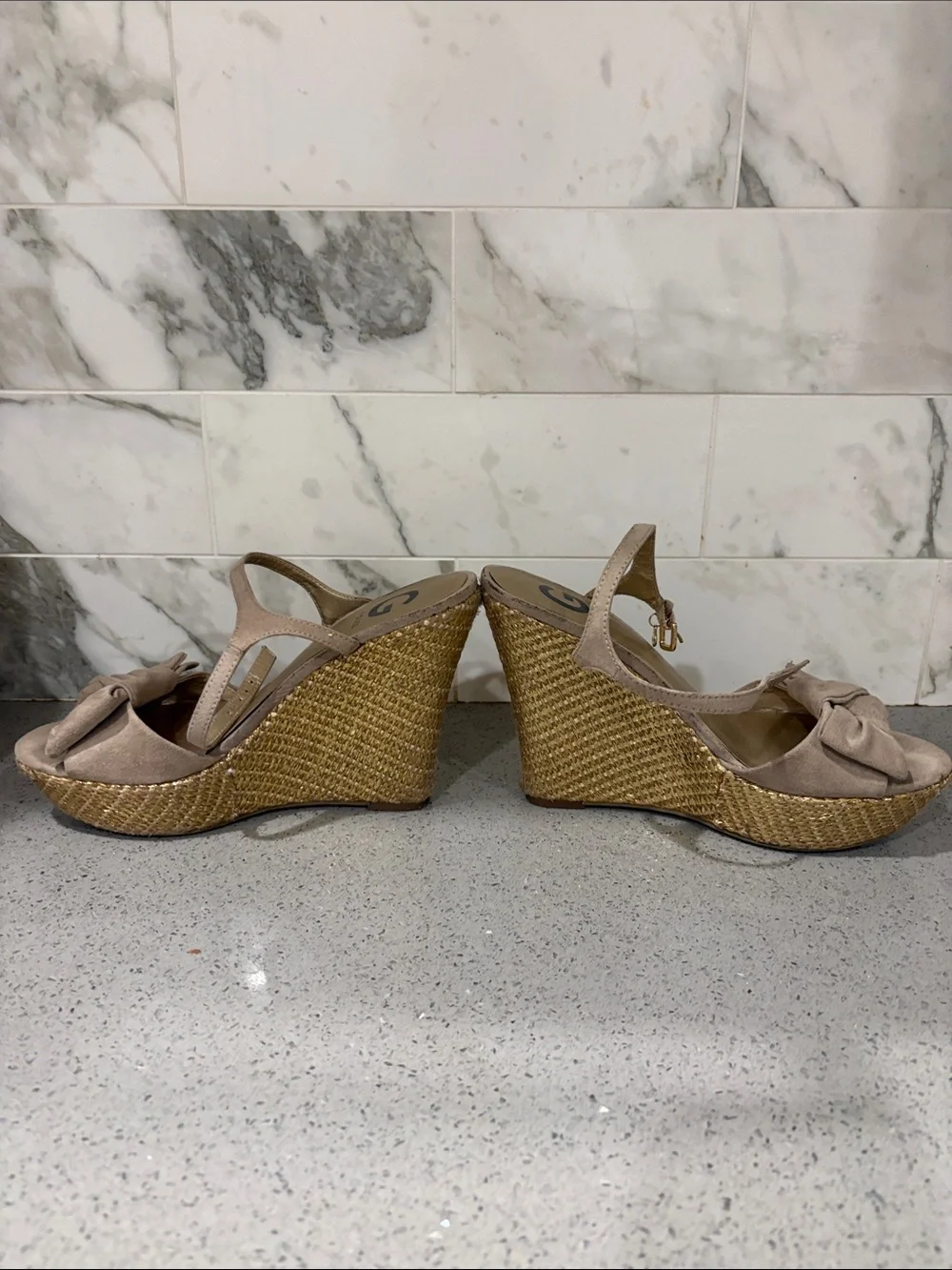 G by Guess Taupe Bow 7.5 Espadrille Platform Sandals fair condition
